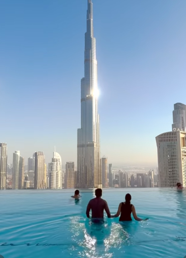 Rahul Sipligunj with his wife on a trip to Dubai (Photos)17