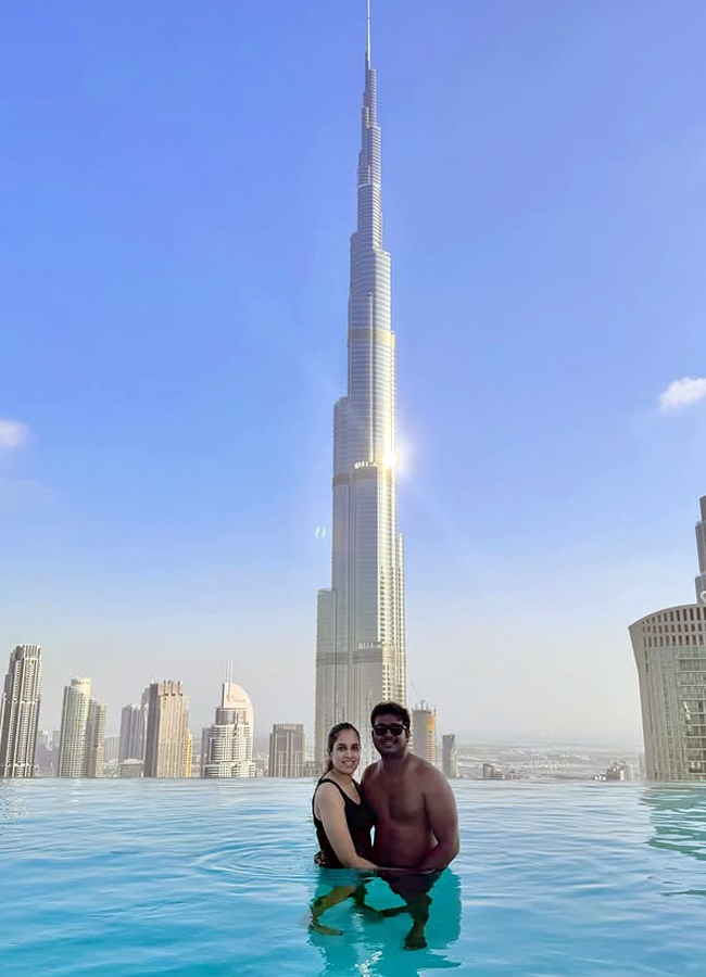 Rahul Sipligunj with his wife on a trip to Dubai (Photos)3
