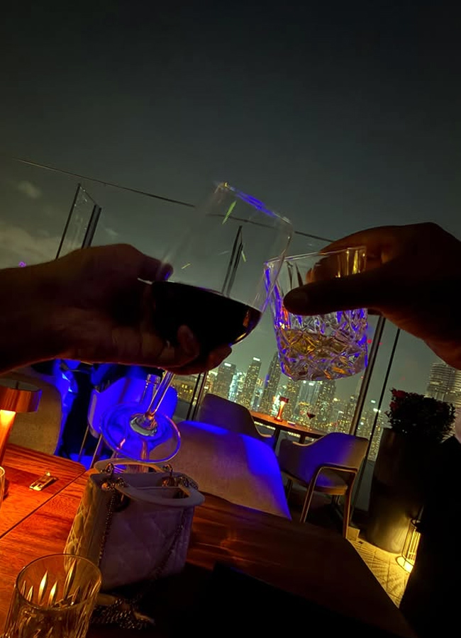 Rahul Sipligunj with his wife on a trip to Dubai (Photos)4