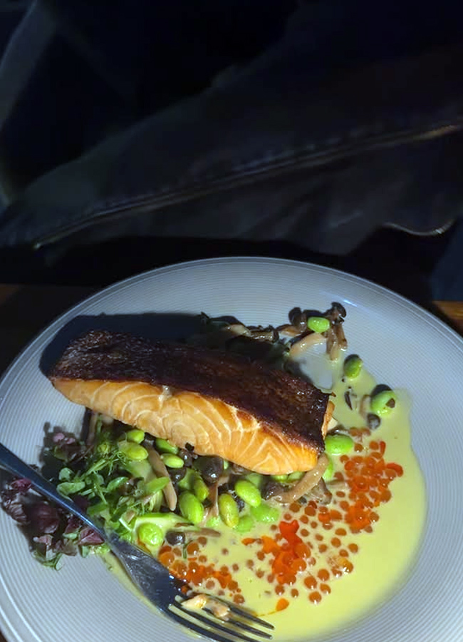 Rahul Sipligunj with his wife on a trip to Dubai (Photos)8