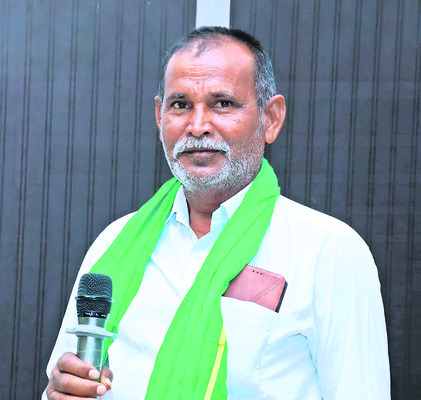 యూరియా అందుబాటులో ఉంది
1