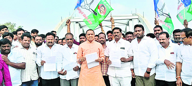 కూటమి ప్రభుత్వం గాడిదలు కాస్తోందా?1