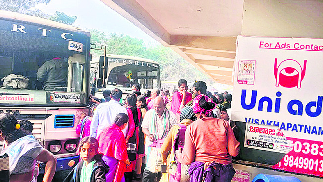 ఆదిత్యునికి ప్రత్యేక పూజలు 3