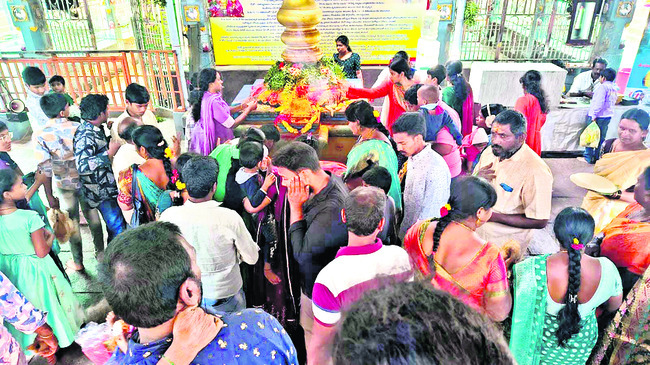 రామేశ్వరుడిని దర్శించుకున్న హైకోర్టు న్యాయమూర్తి 1