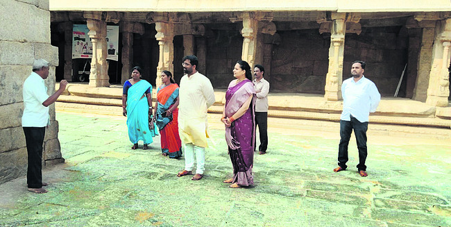 వీరభద్రుని సేవలో  జేసీ దంపతులు 1