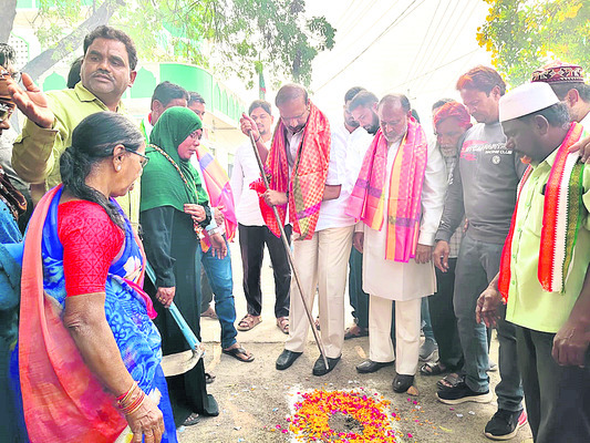 కేసీఆర్‌ స్వార్థ నిర్ణయాలతో రాష్ట్రానికి తీరని నష్టం
1