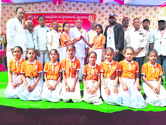 మధుకు గద్దర్‌ అవార్డు1