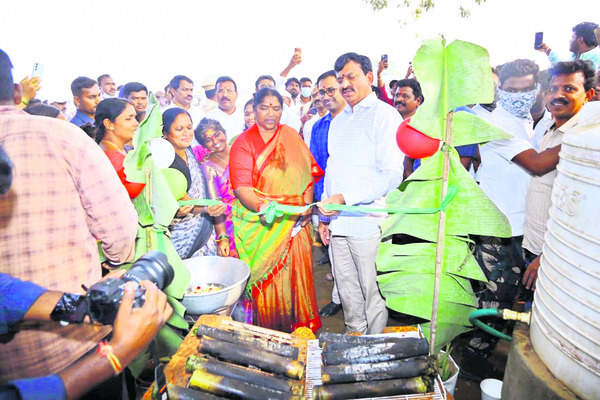 సంక్రాంతిలోగా పనులు కావాలి1