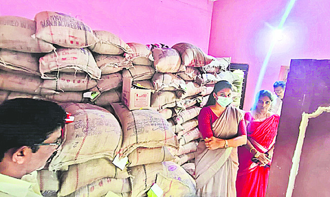 పేదల బియ్యంతో.. 1