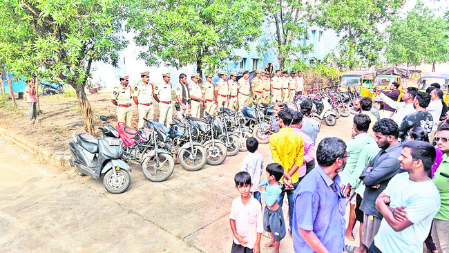 టిడ్కో గృహాల్లో కార్డన్‌ సెర్చ్‌1