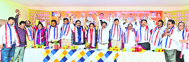 వాలీబాల పోటీల విజేత సచివాలయం జట్టు 1