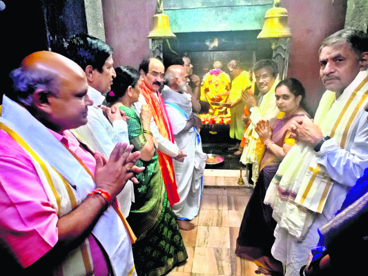 రామేశ్వరుడిని దర్శించుకున్న హైకోర్టు న్యాయమూర్తి 2