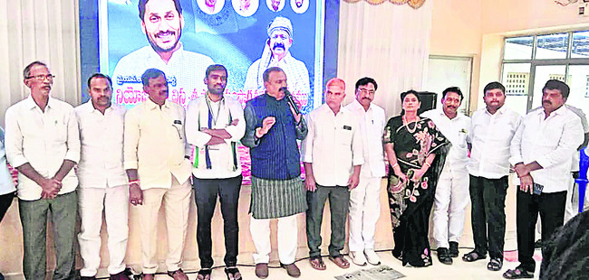 కార్యకర్తలే పార్టీకి మూలస్తంభాలు 1