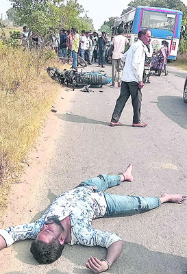 వేర్వేరు ప్రమాదాల్లో ముగ్గురికి గాయాలు1