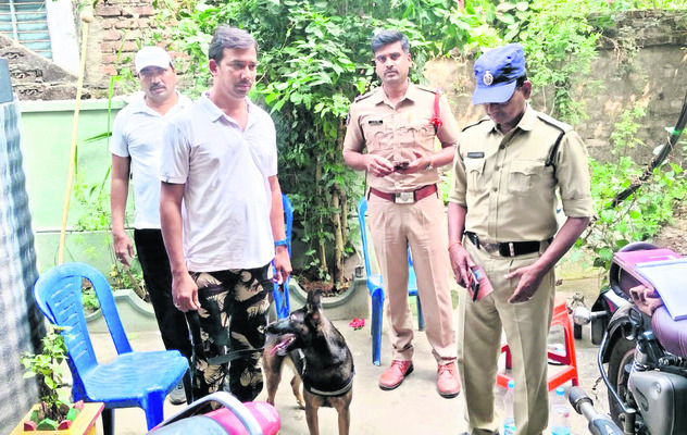 20 కాసుల బంగారం చోరీ 1