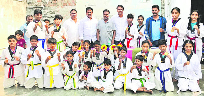 నేడు మంగళగిరికి  మారిషస్‌ అధ్యక్షుడు 
1