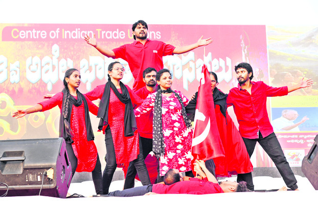 విశాఖ తీరాన ఎగసిన కార్మిక కెరటం2