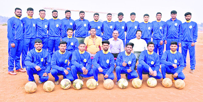 రిజిస్ట్రేషన్‌ కార్యాలయంలో పోడియం తొలగింపు2