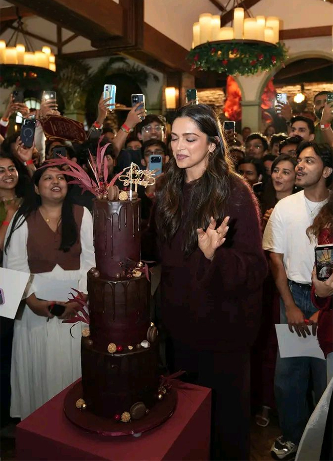 Bollywood Actress Deepika Padukone Birthday Special Photos11