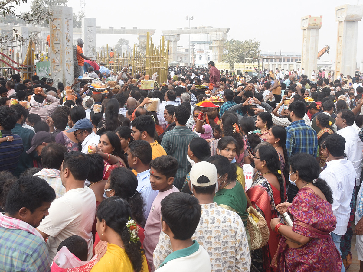 Massive Devotees Rush At Medaram Maha Jatara Due to Sunday12