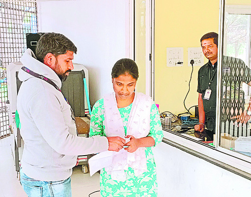 అందుబాటులో ఉల్లి నారు 
1