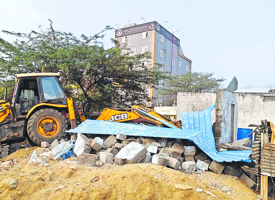 ఎకరాకు రూ.కోటి చెల్లించండి 2