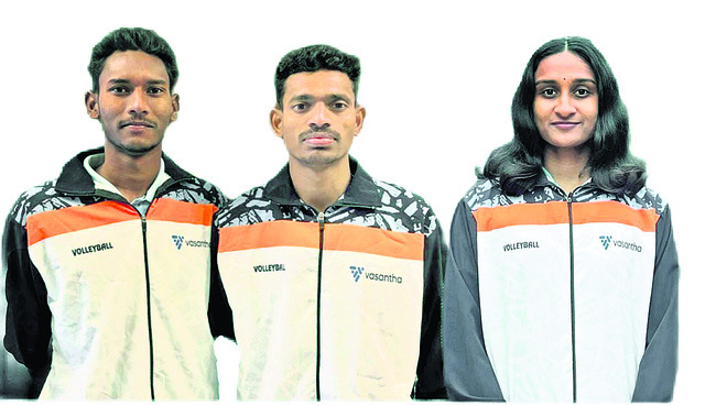 జాతీయ వాలీబాల్‌ టోర్నీకి ముగ్గురి ఎంపిక1