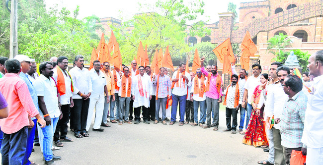 స్కూల్‌ స్వీపర్ల నిరసన 1