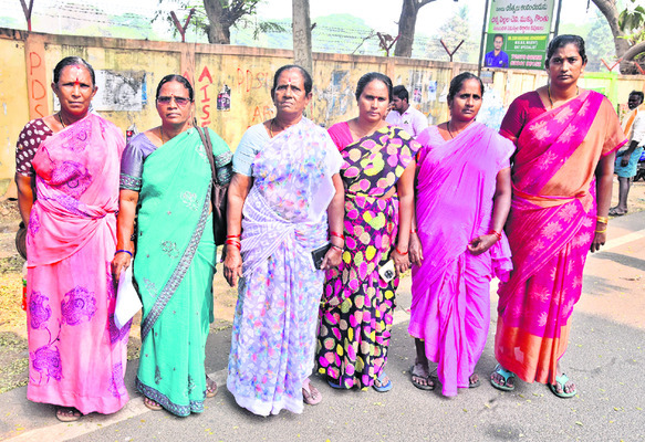 స్కూల్‌ స్వీపర్ల నిరసన 2