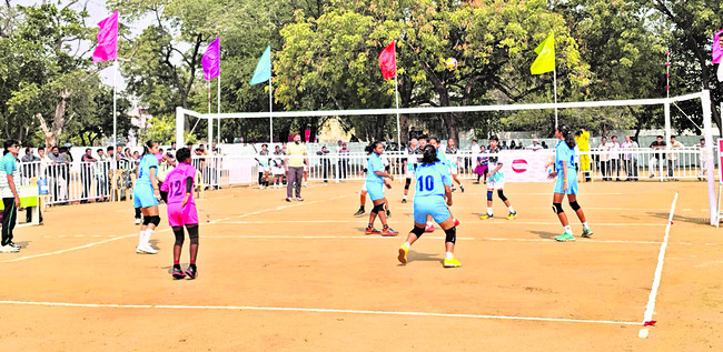 విద్యతో పాటు క్రీడల్లోనూ రాణించాలి 1