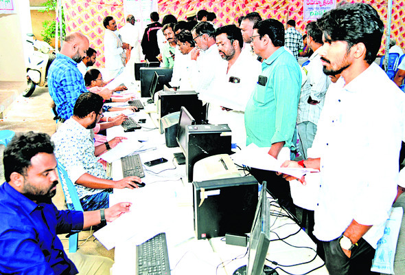 భూ సమస్యల పరిష్కారానికే రెవెన్యూ క్లినిక్స్‌ 1