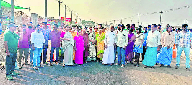 రోడ్ల పనులు.. పూర్తయ్యేదెన్నడో?1