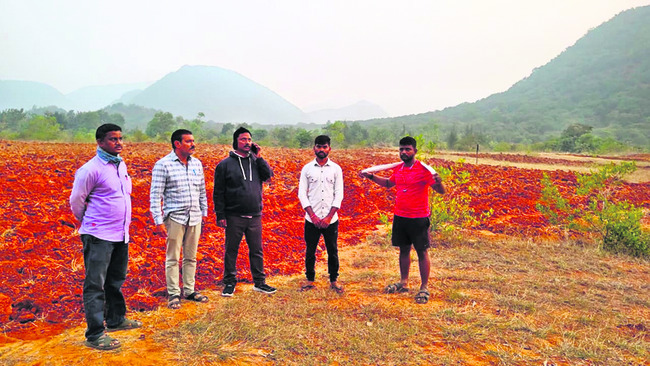 కబ్జాదారులపై చర్యలకు వెనుకడుగు? 1