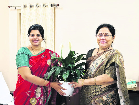 జిల్లా న్యాయమూర్తిని కలిసిన కలెక్టర్‌ 1