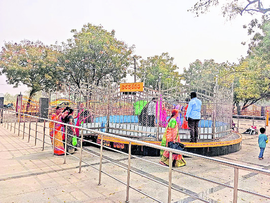 మినీ జాతరపై చిన్నచూపు1