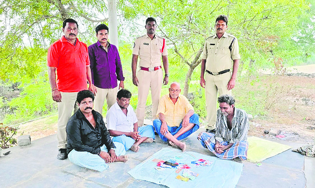 రైలు కిందపడి  యువకుడు మృతి 
1