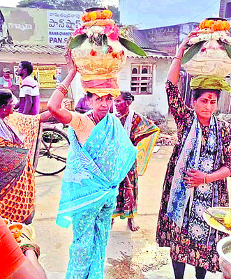 ఘనంగా పెద పోలమాంబ తొలేళ్లు1