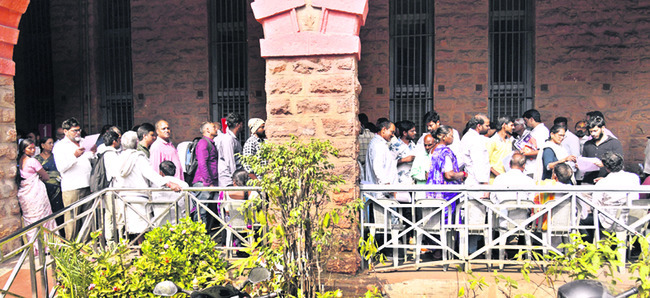 నిబంధనలకు విరుద్ధంగా వ్యవహరిస్తే సస్పెండ్‌ చేస్తా 1