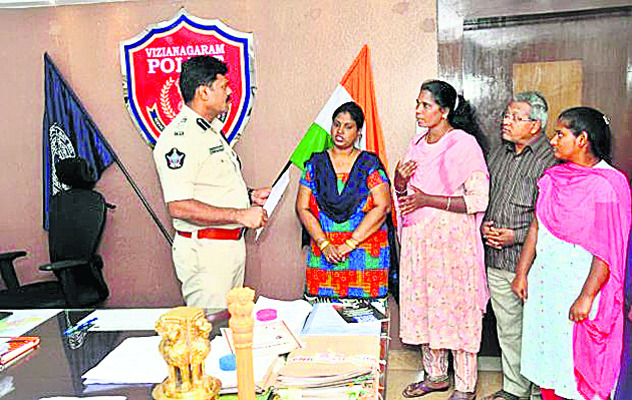 అర్జీదారులకు నిరాశ1