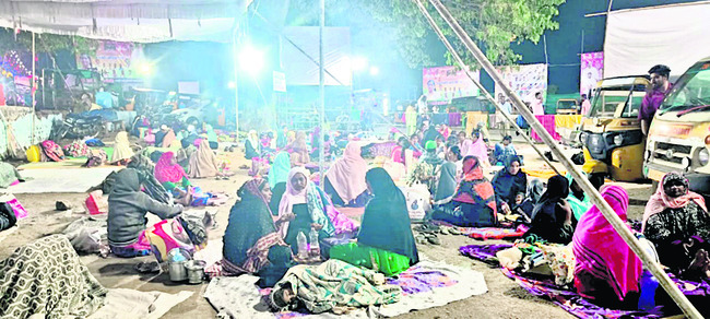 ఊరేగింపుగా వచ్చి.. సంధల్‌ సమర్పించి..2