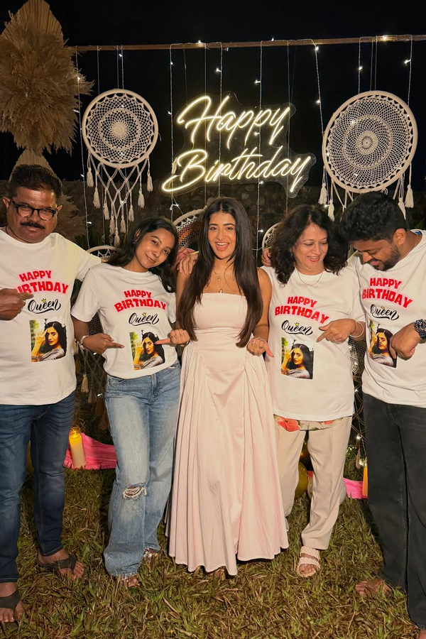 Actress Raashi Birthday celebration on The Beach In Goa Photos6