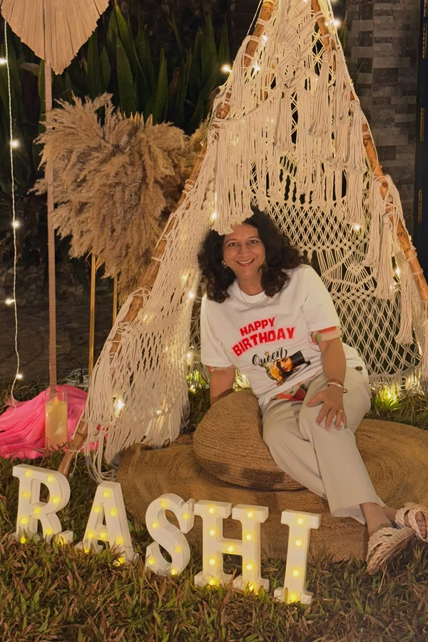 Actress Raashi Birthday celebration on The Beach In Goa Photos8