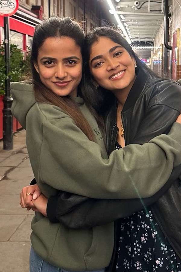 Actress Vaishnavi Chaitanya Cute Photos15