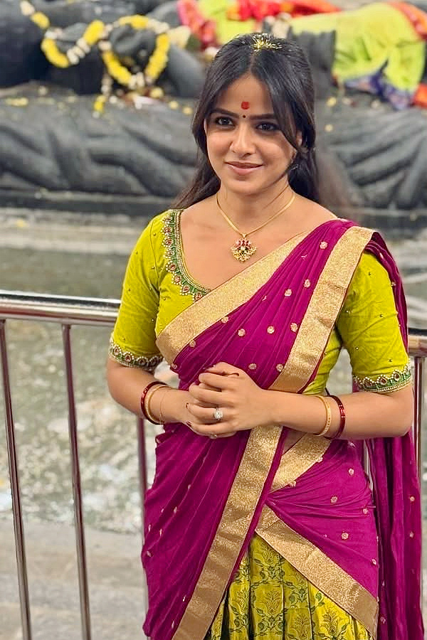 Actress Vaishnavi Chaitanya Cute Photos8