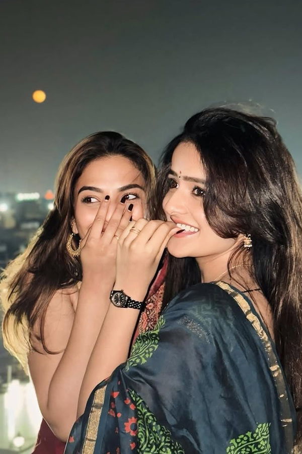 Actress Vaishnavi Chaitanya Cute Photos9