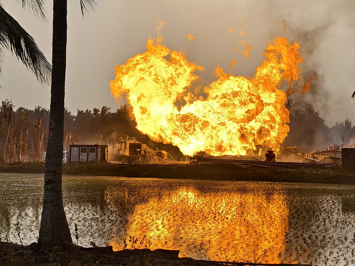 Blowout Fire Continues in Irusumanda Konaseema District Photos10
