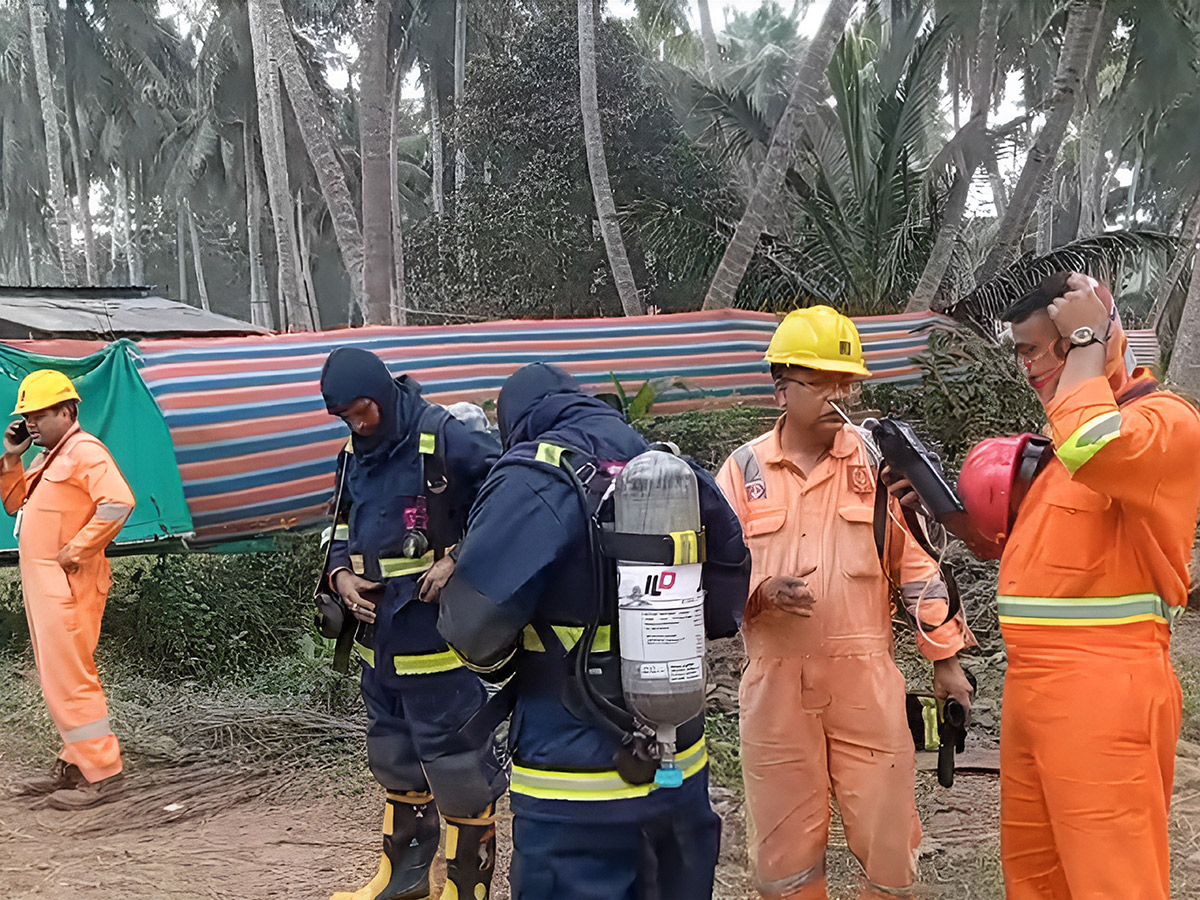 Blowout Fire Continues in Irusumanda Konaseema District Photos13