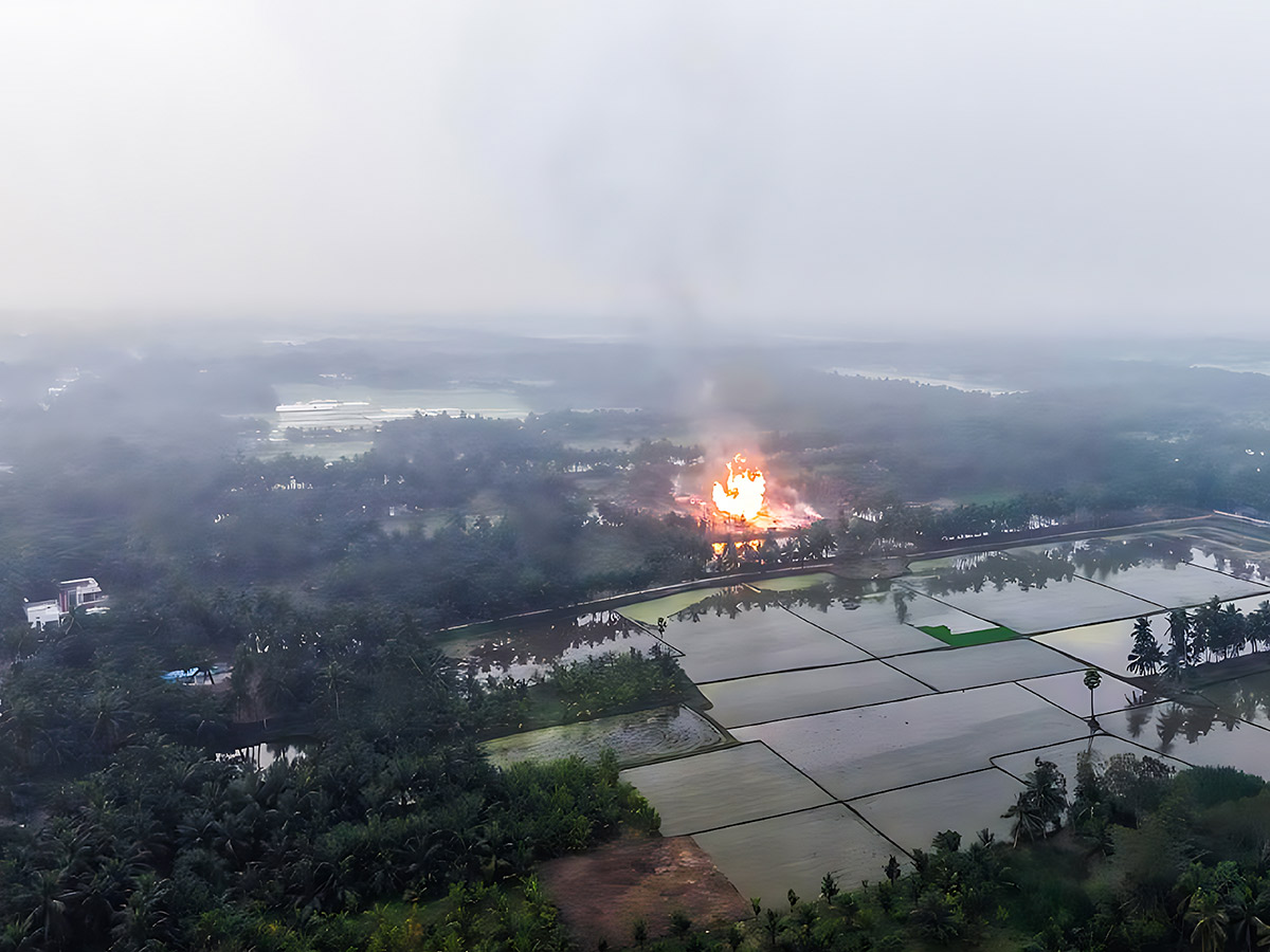 Blowout Fire Continues in Irusumanda Konaseema District Photos19