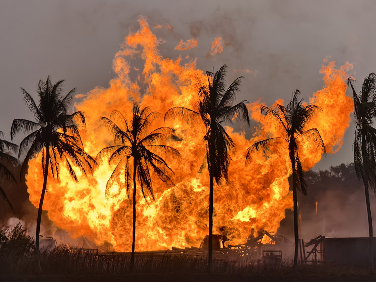 Blowout Fire Continues in Irusumanda Konaseema District Photos3