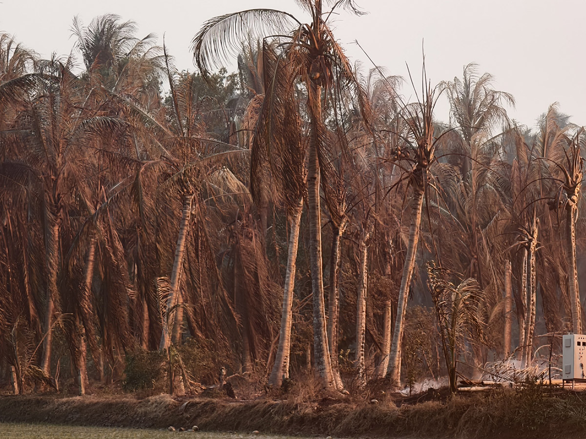 Blowout Fire Continues in Irusumanda Konaseema District Photos4